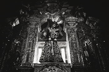 fotografie ve stupních šedi, socha Ježíše Krista, gotický styl, náboženské sochy, Historický sevillianský kostel, oddanost, umění, Černý a bílý, náboženské umění, interiér kostela, Detaily sochy