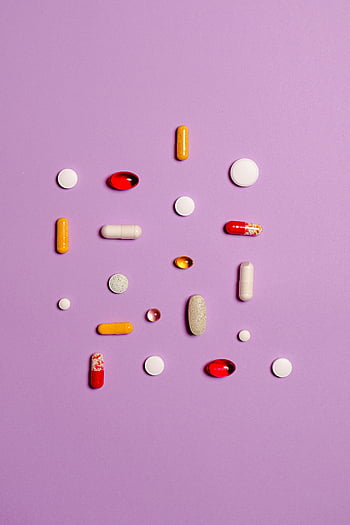 薬の丸薬、 紫色の背景、 さまざまな錠剤、 カプセル、 さまざまな薬、 孤立した薬、 医療薬、 各種の丸薬、 医薬品、 ピルの配置、 カラフルな薬