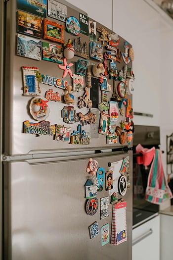 magnety, lednička, suvenýrové magnety, barevné magnety, moderní kuchyně, dekorativní magnety, cestovní magnety, kuchyně, magnety na ledničku, sbírka suvenýrů