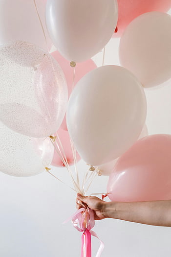 pembe balonlar, balon buketi, pastel pembe, beyaz balonlar, Kutlama Balonları, El tutma balonları, açık renkli, parti süsleri, şenlikli balonlar, pembe ve beyaz, kutlama dekoru