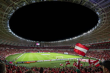 fotbalové hřiště, noční dobu, nadšené fanoušci, balený stadion, jasná světla, zelené a bílé, fotbalový zápas, stadión, sportovní událost, dav, vlajky