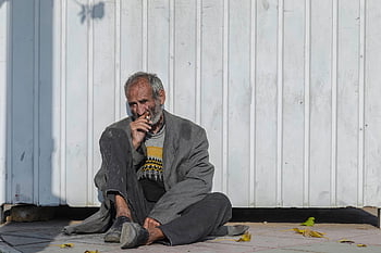 إيران،  شخص بلا مأوى،  رجل مسن،  شارع،  الحضاري،  بلا مأوى،  الفقر،  شخص،  الصور،  وثائقي اجتماعي،  آسيوي