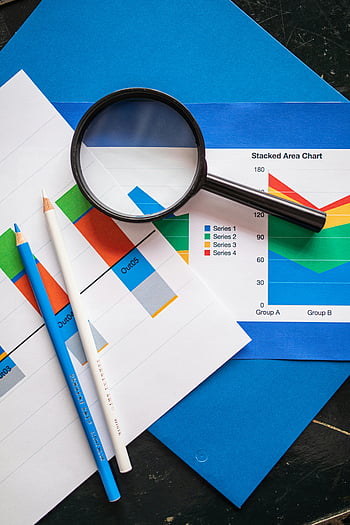 suurennuslasi, Sininen kirja, talouskaavioita, liiketoiminnan oivalluksia, pinottu aluekaavio, tietojen analysointi, toimistotyökalut, kaavion analyysi, yritystiedot, suurennuslasi kaavioissa, taloudelliset näkemykset