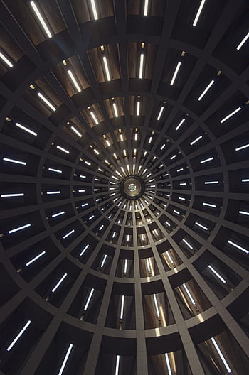 stropní strop, zářivá světla, abstraktní design, kruhový strop, harmonický vzor, vnitřní osvětlení, architektonický design, stropní světla, geometrický vzor, moderní architektura, světelný design