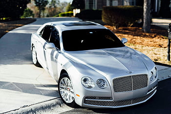 bentley auto, stříbrný Bentley, elegantní sedan, obytné oblasti, slunečný den, luxusní vozidlo, Sedan Bentley, zaparkované auto, špičkové auto, Automobil Bentley, stříbrné auto