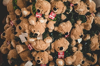 brinquedo de pelúcia de urso marrom, árvore de Natal, ursinhos de pelúcia, decorações sazonais, fotografia em close-up, Natal criativo, brinquedos de pelúcia, decorações do feriado, Animais empalhados, Árvore de urso de pelúcia, Exibição festiva