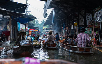 mercato fluttuante, canoe in legno, fiume, gente che fa compere, merci commerciali, mercato vibrante, Barche, mercato dell'acqua, mercato tradizionale, mercato all'aperto, Cultura locale