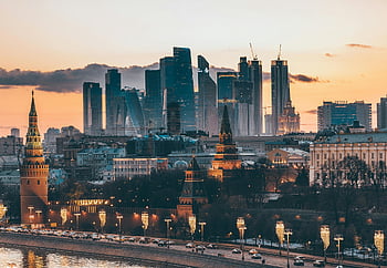 Moskow Cityscape, kremlin, Pencakar langit modern, senja, langit yang semarak, arsitektur rusia, cakrawala kota, Kaki langit Moskow, Landmark Bersejarah, bangunan kontemporer, lampu-lampu kota