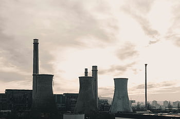 Betonové komíny, průmyslový závod, chladicí věže, elektrárna, zatažená obloha, Širokoúhlý pohled, průmyslová elektrárna, Prominentní chladicí věže, průmyslové krajiny, tovární struktury, průmyslové architektury