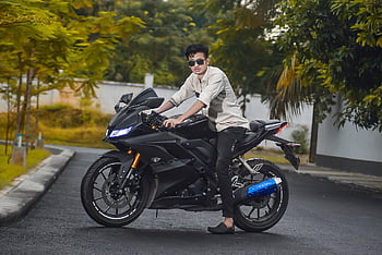pria, pengendara sepeda, sepeda motor, di luar rumah, jalan, r15 Pose Anak Laki-laki Keren Hitam, Foto Biker R15 yang tampan, Gambar Biker Pro Boy r15, pengendara sepeda profesional, Gambar pengendara r15, Foto Anak Laki-laki Kulit Hitam r15 V3