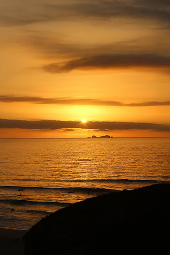 η δυση του ηλιου, Ατλαντικός Ωκεανός, peniche, Πορτογαλία, δραματικό ουρανό, χρυσό ηλιοβασίλεμα, γαλήνια κύματα, ορίζοντας, με θέα τον ωκεανό, παραλία ηλιοβασίλεμα, παράκτιο ηλιοβασίλεμα
