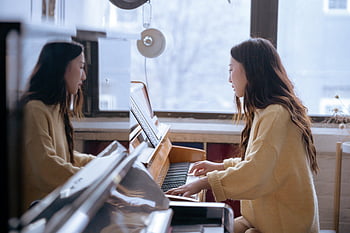 Asijský hudebník, klavír, Hudební třída, Mladá žena, hrát na piano, uvnitř, noty, lekce na piano, hudební výchovu, vnitřní hudba, klavírní praxe
