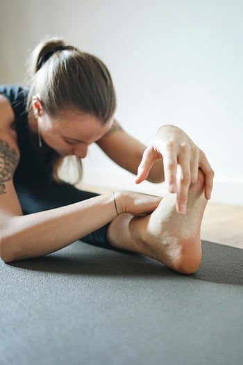 yoga, kvinna, stretching, flexibilitet, inomhuspraxis, fokus, pose, övning, kondition, hälsa, meditation