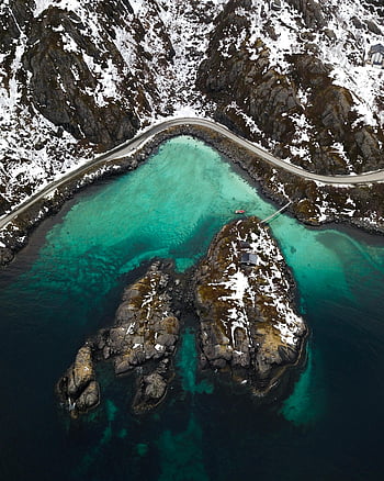 letecké snímkování, tělo z vody, Snowy Coastal Road, tyrkysové vody, Troms Norsko, Ohromující letecký pohled, zimní krajina, skalnaté pobřeží, letecký pohled, pobřežní scenérie, tyrkysové moře