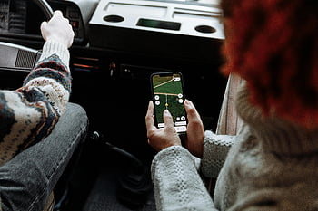 digital karta, vägresor, Navigationsapp, smartphone, bilresa, två personer, bilinteriör, körning, reseteknologi, gps, mobilnavigering