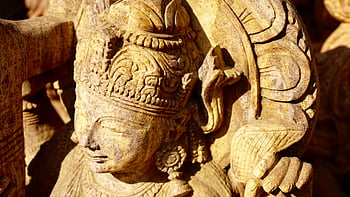 Antica scultura in pietra, divinità, Sculture dettagliate, luce del sole, statua marrone, avvicinamento, arte antica, scultura in pietra, artefatto culturale, figura storica, statua religiosa