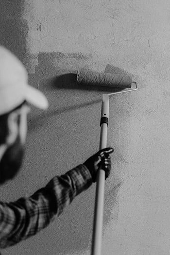 malřský váleček, vnitřní stěny, Černý a bílý, malíř, malování, malba na zdi, domácí kutily, diy, konstrukce, renovace, ruční nářadí