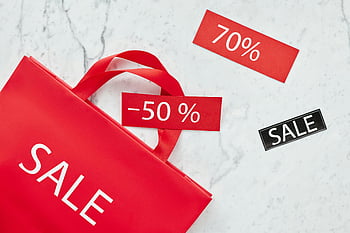 Značky slevy, detailní záběr, Červený prodejní taška, 50% sleva, 70% sleva, mramorové pozadí, Maloobchodní propagace, Prodej, nákupní taška, propagační štítky, Prodejní značky