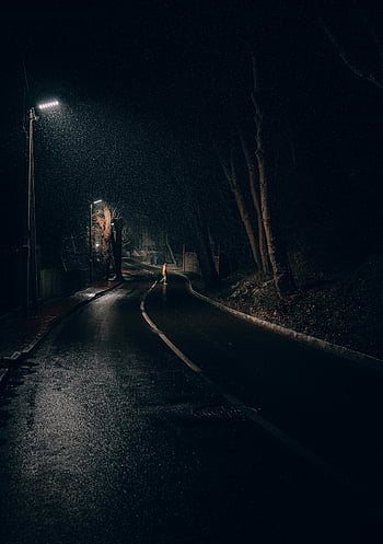 strada asfaltata, notte, pioggia, illuminato, lanterna, Atmosfera lunatica, strada buia, notte piovosa, lanterne di strada, scena notturna, strada bagnata