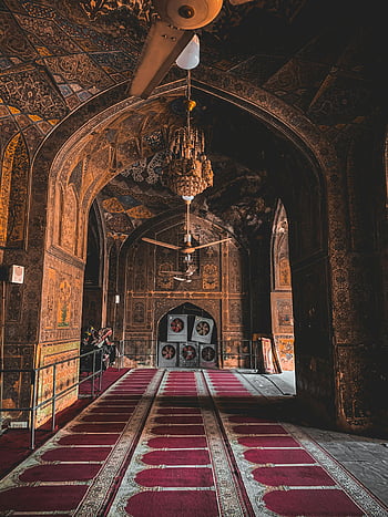 masjid wazir khan, Lahore, Pakistan, Architecture d'intérieur, architecture ancienne, design complexe, intérieur de la mosquée, lustre, ventilateur de plafond, tapis rouges, des arches
