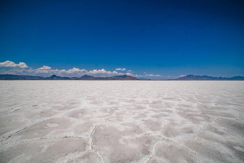 solné byty bonneville, utah, rozlehlé solné pláně, vzdálené hory, modrá obloha, přírodní krajina, pouštní scenérie, dno solného jezera, venkovní fotografie, pohled, Plochý terén
