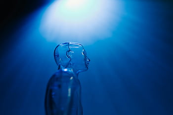 clear mannequin, dark blue background, transparent robotic figure, blue light, AI, futuristic technology, illuminated figure, robotic mannequin, futuristic design, technology symbol, blue illumination