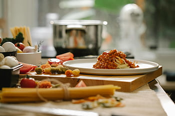 italské těstoviny, Bolognese těstoviny, keramická deska, čerstvé suroviny, moderní kuchyně, chutná těstoviny, těstoviny, Nastavení kuchyně, těstoviny ingredience, prezentace těstovin