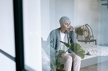 femme buvant de l'eau, Sensibilisation au cancer, soutien au traitement, foulard, cadre intérieur, lit, santé, l'hydratation, récupération, soutien médical, campagne de sensibilisation