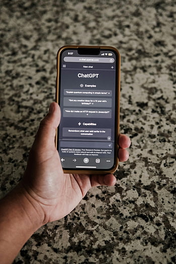 smartphone, chatgpt, gesprek, detailopname, hand vasthouden, mobiel apparaat, Ai chatbot, digitale interface, technologie, communicatie, app -weergave