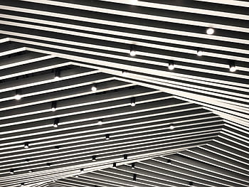 Černý a bílý, moderní strop, reflektory, abstraktní pohled, pruhovaný strop, architektonické koncepty, Vzhled interiéru, moderní design, stropní světla, geometrické vzory, černobílé fotografování