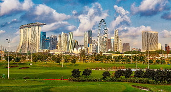 skyline di Singapore, sabbie della baia del porticciolo, alto edificio, campo da golf lussureggiante, parco, paesaggio urbano, vista urbana, architettura moderna, città di singapore, paesaggio verde, ruota panoramica
