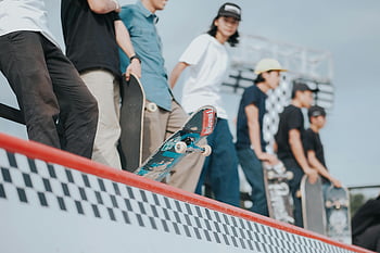 skateboard, skatepark, Mladí bruslaři, praktikující triky, rampa, yogyakarta, Indonésie, skupina, venkovní, aktivita, sport