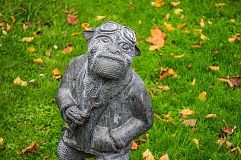 Maidstone, Gremlin, galvanised, steel, sculpture, trail, outdoor, art, grass, leaves, figure