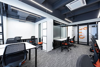 açık alan ofisi, masa ve sandalyeler, modern ofis iç, şık mobilya, parlak aydınlatma, geniş ofis, çağdaş ofis, ofis tasarımı, ofis düzeni, Ofis alanı, Ofis mobilyaları
