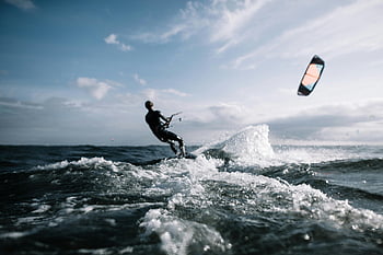 kiteboarding, kiel, Γερμανία, ζωντανά κύματα, συναρπαστική εμπειρία, θαλάσσιο σπορ, υπαίθρια δραστηριότητα, περιπέτεια, αιολικό σπορ, κύματα στον ωκεανό, wakeboarding