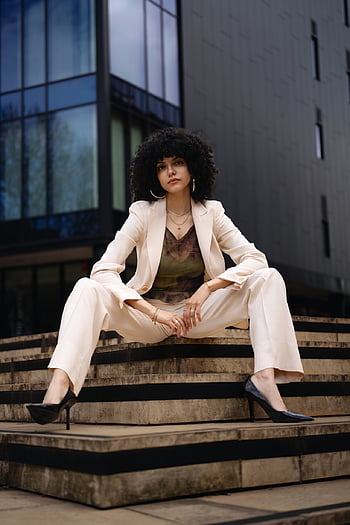 módní redakční, Umělecká pozice, Současný styl, vysoce módní, Avantgardní fotografie, Minimalistická estetika, Moderní elegance, Kreativní hnutí, Surrealing Fashion, Koncepční portrét, studiové fotografie