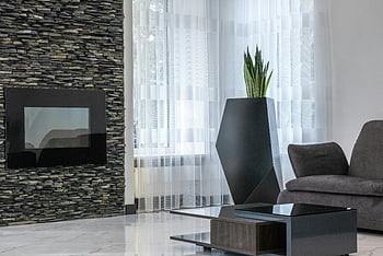 útulný obývací pokoj, elektrický krb, pohodlný gauč, Stylový obývací pokoj, kamenný krb, moderní nábytek, Elegantní výzdoba, Současný interiér, design obývacího pokoje, domovní dekorace, Vzhled interiéru