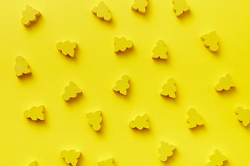 ミープル、 黄色い表面、 抽象的なパターン、 おもちゃのミープル、 黄色の背景、 デザインの概念、 明るい黄色、 黄色のミープル、 抽象的なデザイン、 ミニマルデザイン