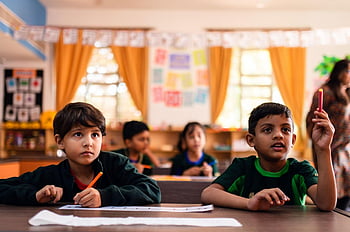 Schule, Klassenzimmer, Studenten, Kinder, lernen, Studie, schreiben, IB School, internationale Schule