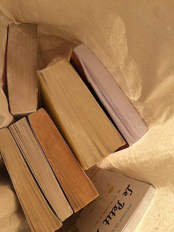 オーバーヘッドショット、 本、 布地の表面、 本のコレクション、 俯瞰図、 本のページ、 ブックスタック、 読み物、 本の手配、 本の表示