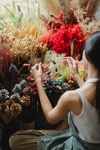 ドライフラワー、 鮮やかな色、 花屋のアレンジ、 多様なテクスチャ、 花束、 花屋、 ドライフラワーアレンジメント、 花柄、 花の選択、 花の芸術性、 ドライフラワーのディスプレイ