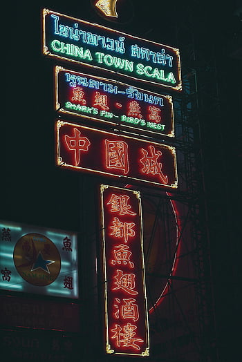 Leuchtreklamen, Chinatown, Urban Nightlife, bunte Lichter, rotes Kanji, blaues Kanji, Beschilderungen, lebendige Beleuchtung, Nachtszene, chinesische Charaktere, Straßenbeschilderung