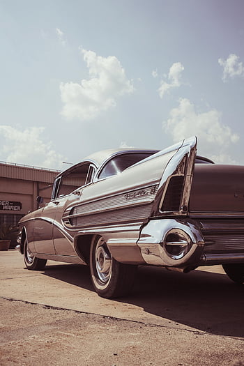 Auto americana degli anni '50, buick roadmaster, macchina classica, Chrome vintage, pinne caudali, dettagli cromati, giorno soleggiato, design classico, automobile retrò, era vintage, veicolo