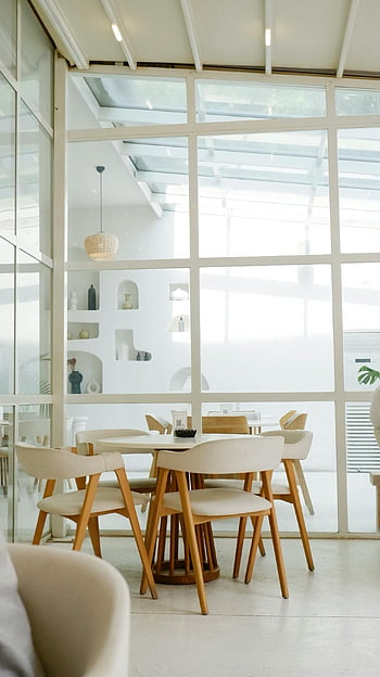 Moderne spisestue, tremøbler, lys naturlig belysning, elegant design, yalova, turkiye, Samtidsinteriør, glassvinduer, minimalistisk innredning, spisebord, stoler