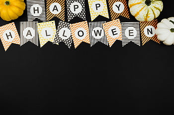hyvää Halloweenia, värikäs Halloween -banneri, kurpitsat, musta tausta, kopiointitila, Halloween-koristeet, juhlaviiva, syksyn teema, loma sisustus, Halloween juhla, kausikoristeet