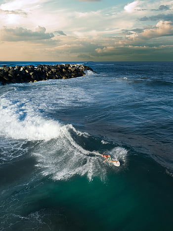 vlny oceánu, shazovat vlny, Rocky Breakwater, Vlny surfařů, dron výstřel, zatažená obloha, oceánu scenérie, surfování fotografie, pobřežní krajiny, vlnová akce, letecký pohled