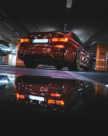 oranžové auto, asfaltová podlaha, podzemní parkoviště, vodní odraz, Ohromující sedan, oranžový sedan, parkoviště, Reflexe automobilu, mokrá podlaha, světla auta, fotografování vozidel