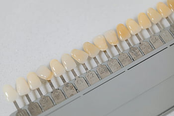 Tannskygge guide, tannfargematching, kunstige tenner, nærbilde, tannbehandling, tannlegeguide, tannfarge, tannproteser, dental utstyr, dental verktøy, Tannprøver