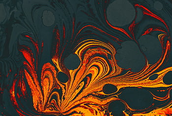 オレンジ色の渦巻き、 黒の背景、 ダイナミックペイント、 流体パターン、 ダークコントラスト、 移動、 エネルギー、 抽象芸術、 赤とオレンジ、 渦巻くパターン、 鮮やかな色