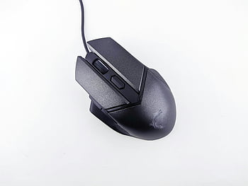 mouse del computer nero, colpo del primo piano, mouse da gioco ergonomico, design elegante, sfondo bianco, topo nero, Accessorio da gioco, computer periferico, Immagine ad alta risoluzione, fotografia del prodotto, mouse con cavo